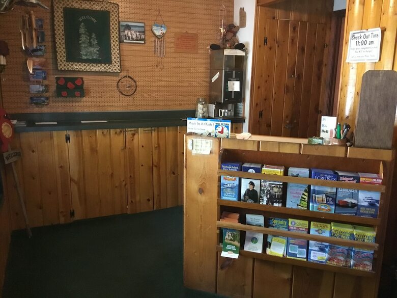 Pines Motel
