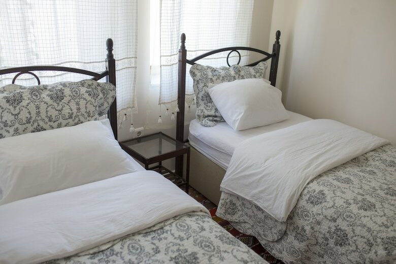 Hostal Kamelya Cave Hostel - Adults Only