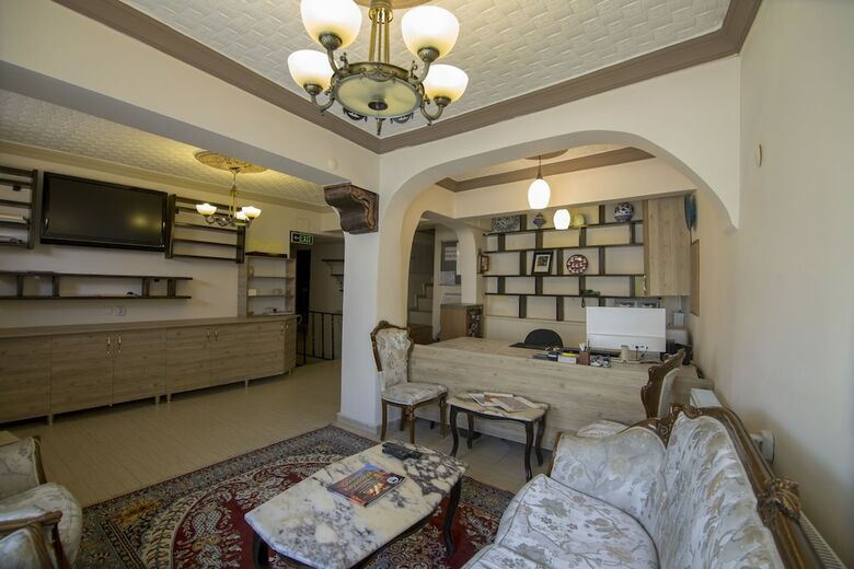 Hostal Kamelya Cave Hostel - Adults Only
