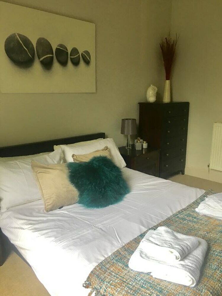 Central Stockbridge Apartment