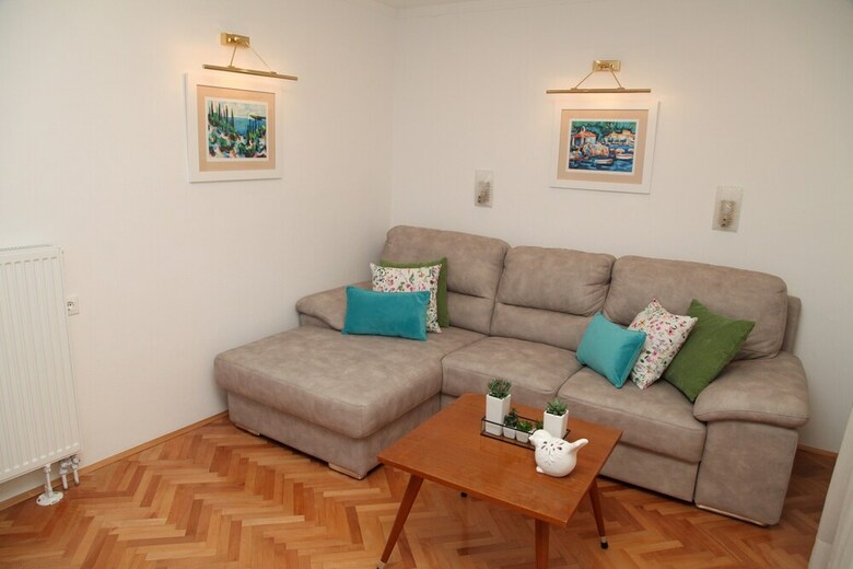 Apartments Brodarica Center