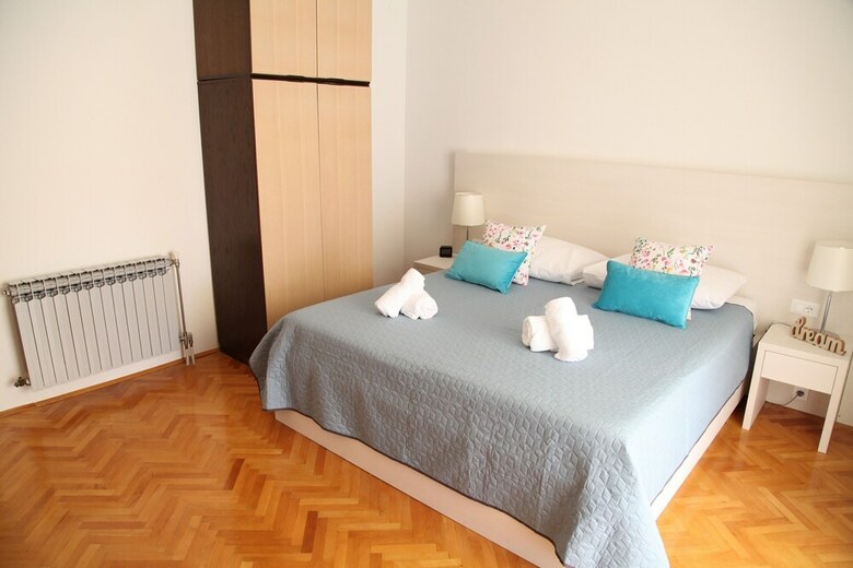 Apartments Brodarica Center