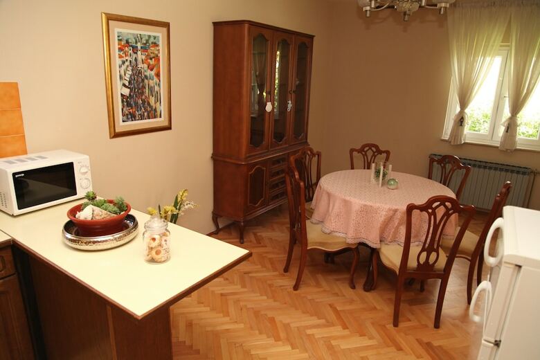 Apartments Brodarica Center