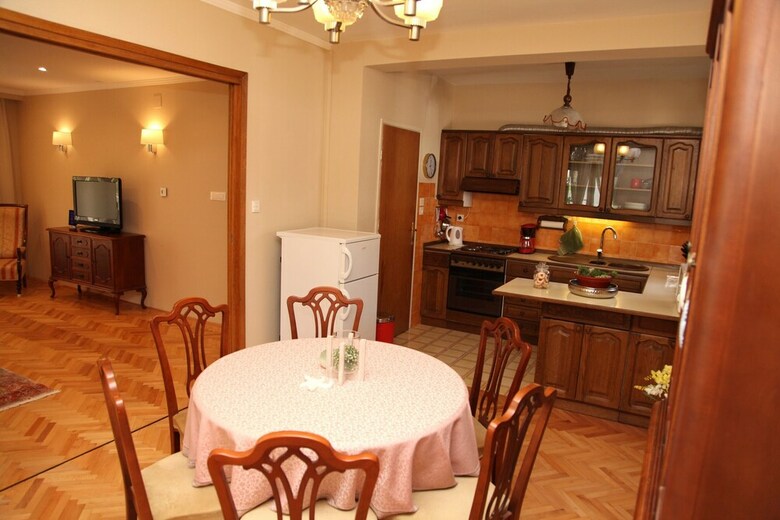 Apartments Brodarica Center