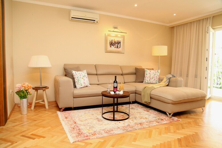 Apartments Brodarica Center