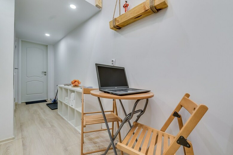 Tomi Apartments