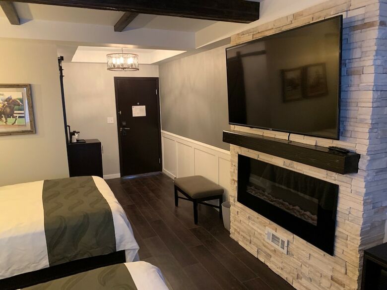 Hotel Cedar Stables Inn And Suites