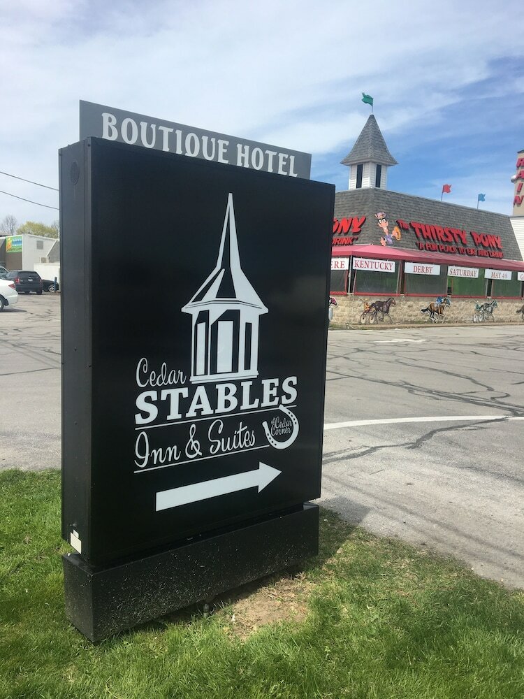 Hotel Cedar Stables Inn And Suites