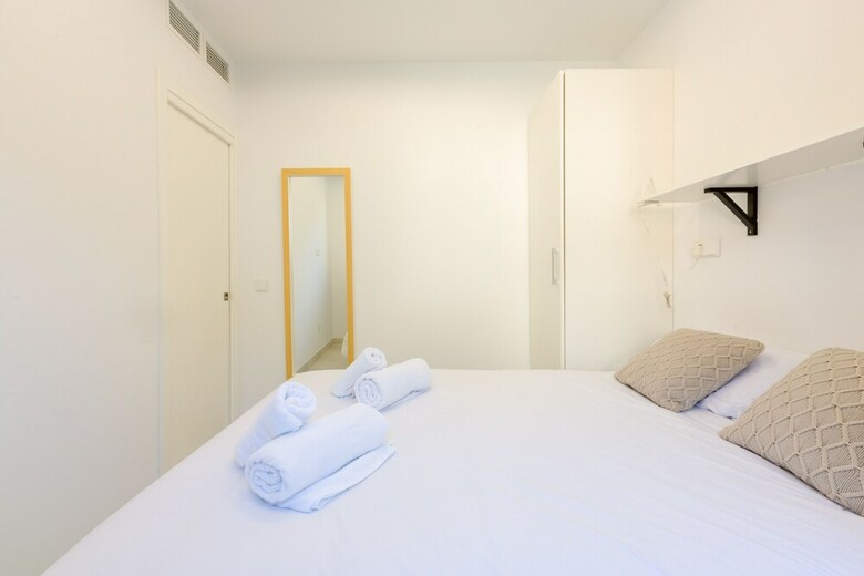 Renthas Calabeach Apartment