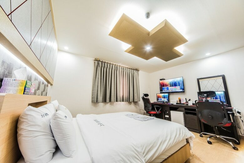Noble Hotel