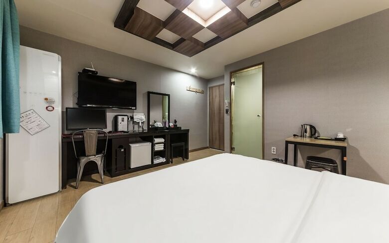 Noble Hotel