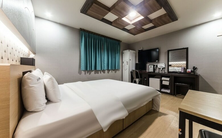 Noble Hotel