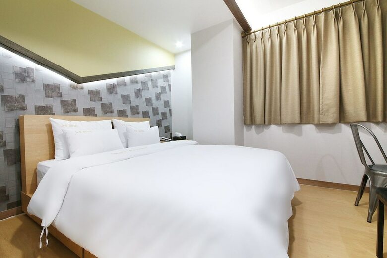 Noble Hotel