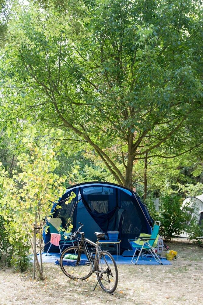 Camping Les Fougui�res