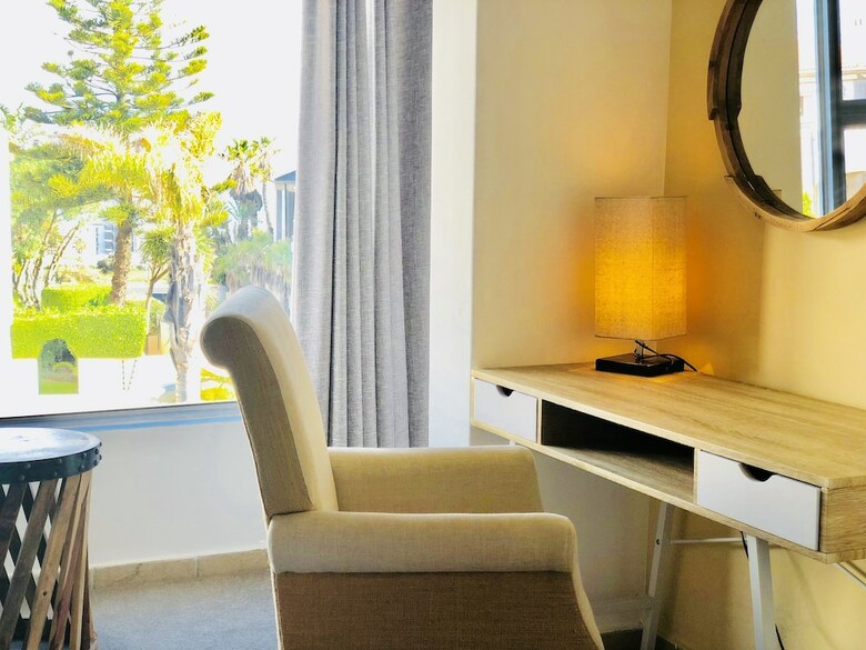 Hotel 5 Options - Guest House
