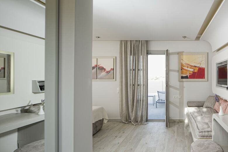 Kouros Art Hotel (Adults Only)