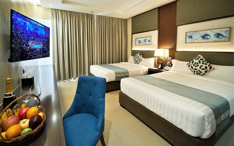 J7 Plaza Hotel