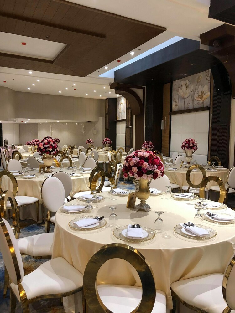 J7 Plaza Hotel