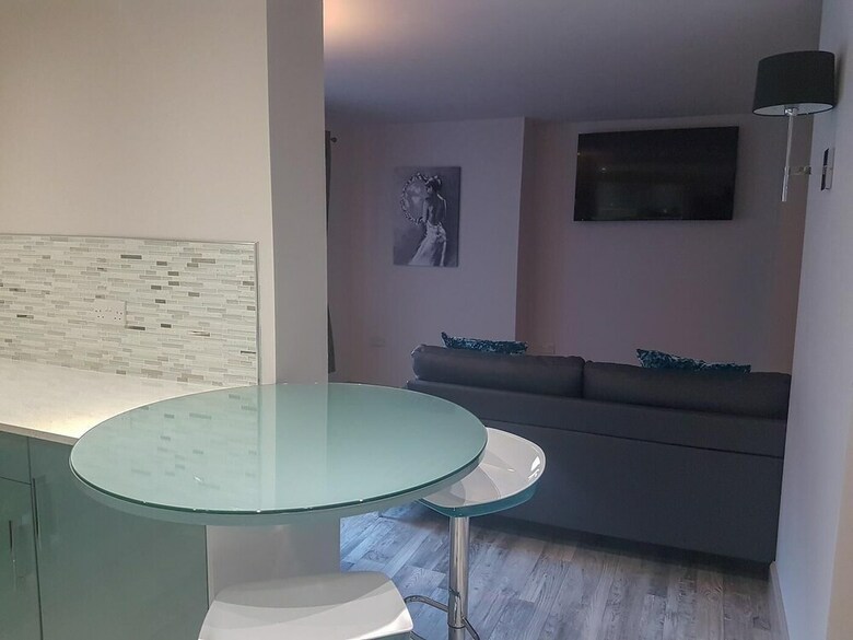 Apartment 19