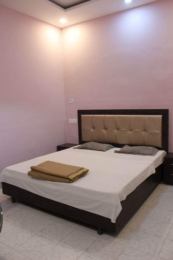 Hotel Aashirwad Paying Guest House