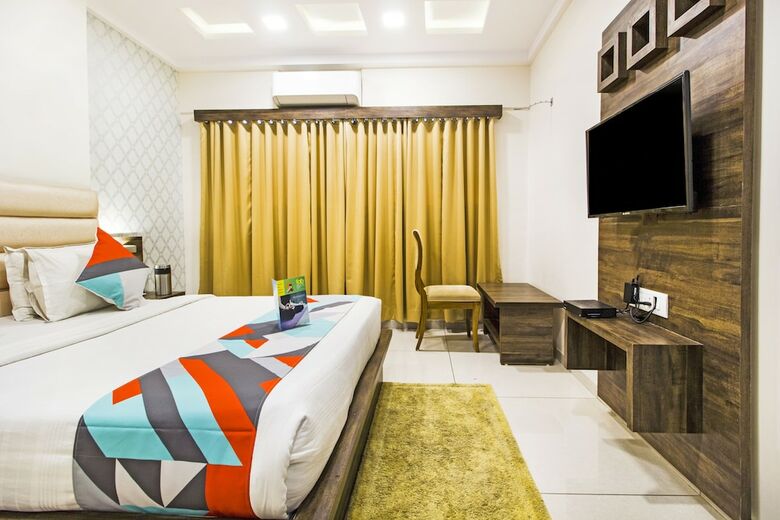 Fabhotel Royal Palace