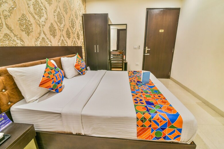 Fabhotel Paragon Suites