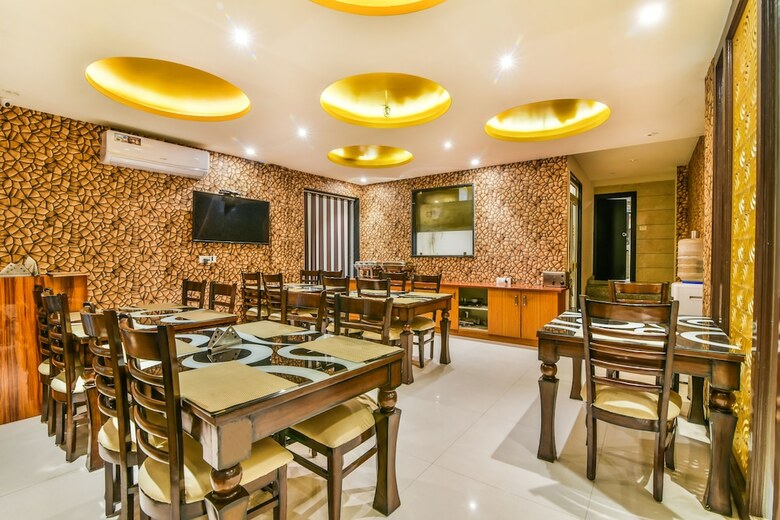 Fabhotel Paragon Suites