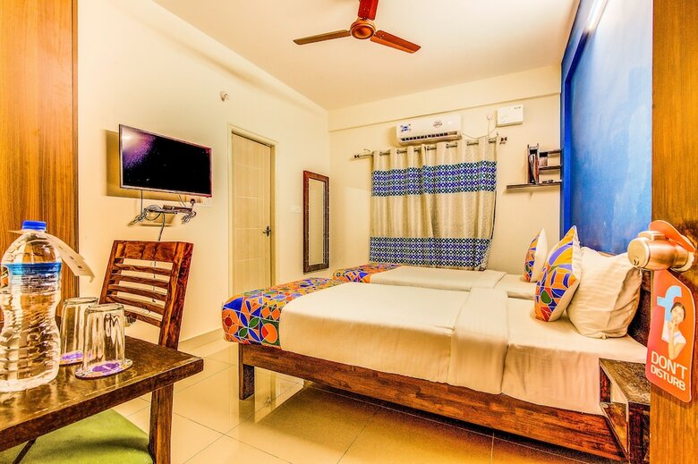 Fabhotel 12 Degree's West