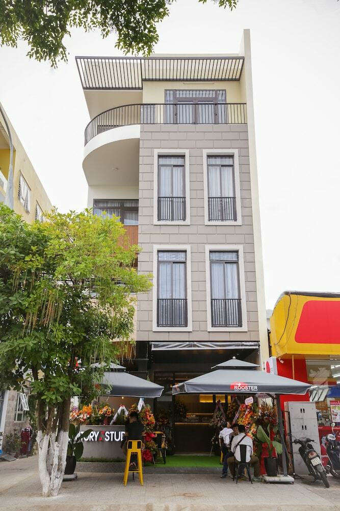Spot On 895 The Rooster Cafe, Dormitory And Studio