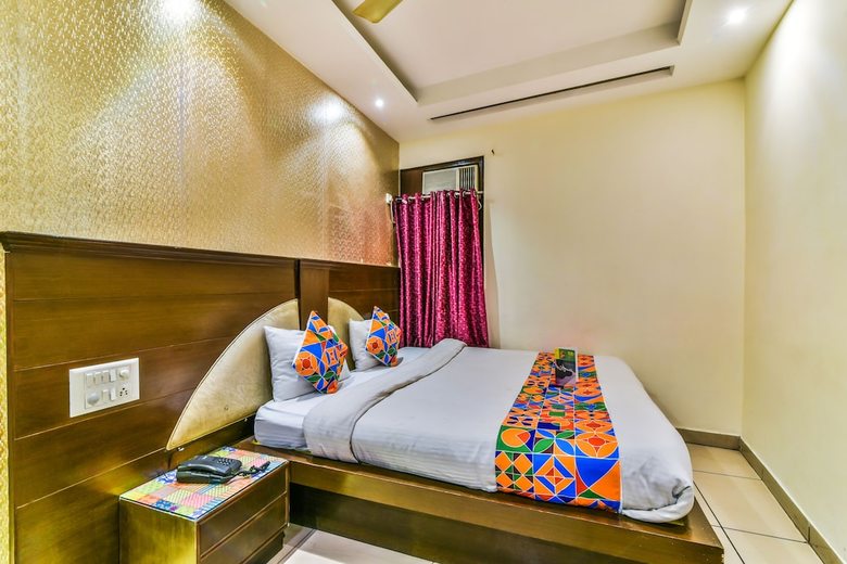 Fabhotel Le Grand