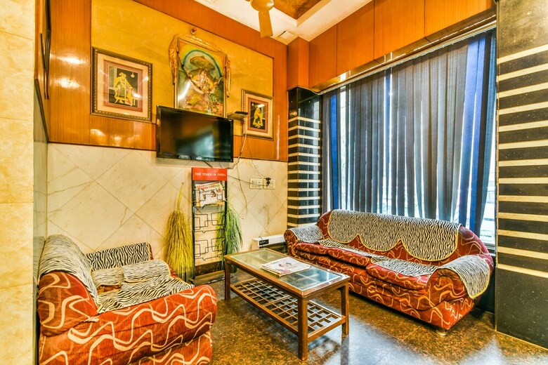 Fabhotel Le Grand