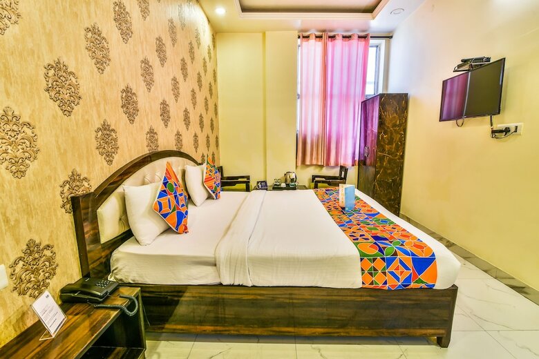 Fabhotel Wow Inn