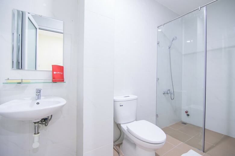 Hotel Reddoorz @ Le Van Sy Street