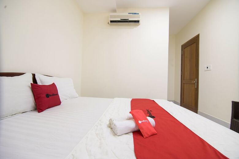 Hotel Reddoorz @ Le Van Sy Street