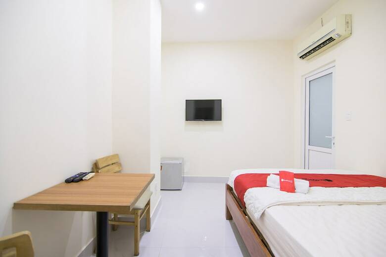Hotel Reddoorz @ Le Van Sy Street