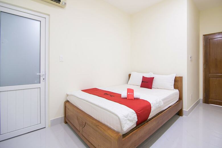 Hotel Reddoorz @ Le Van Sy Street