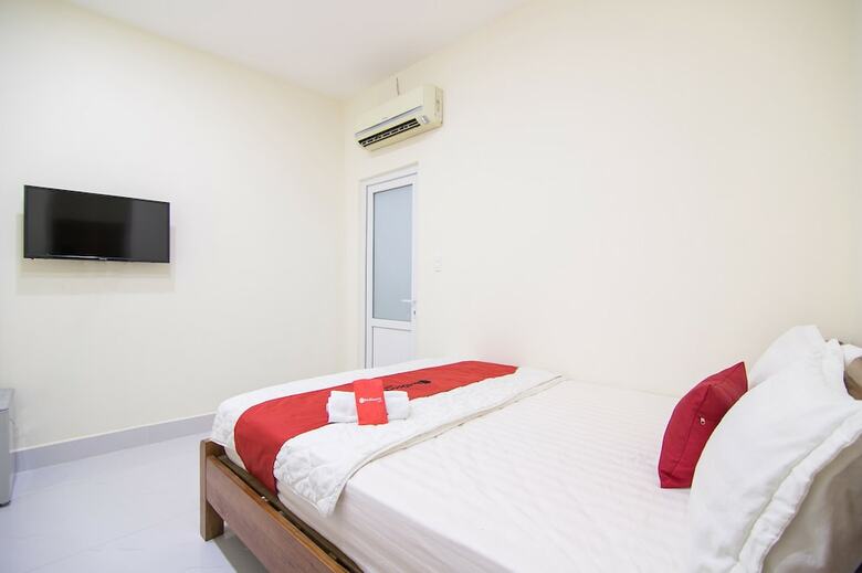 Hotel Reddoorz @ Le Van Sy Street