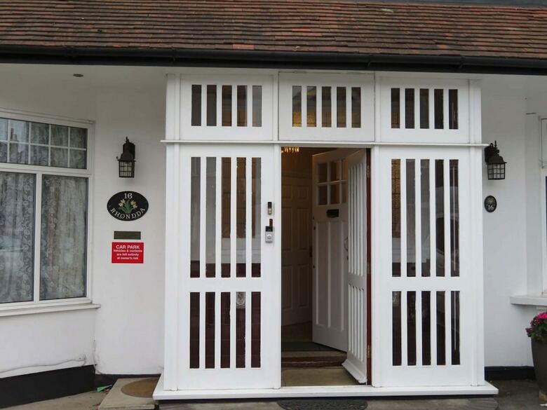 Bed & Breakfast Rhondda House