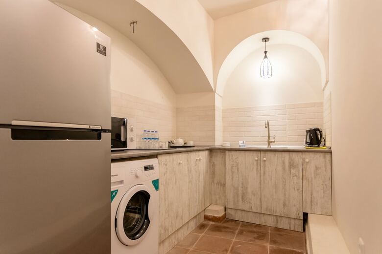 Falcon Apartments - Meidan Wine Cellar