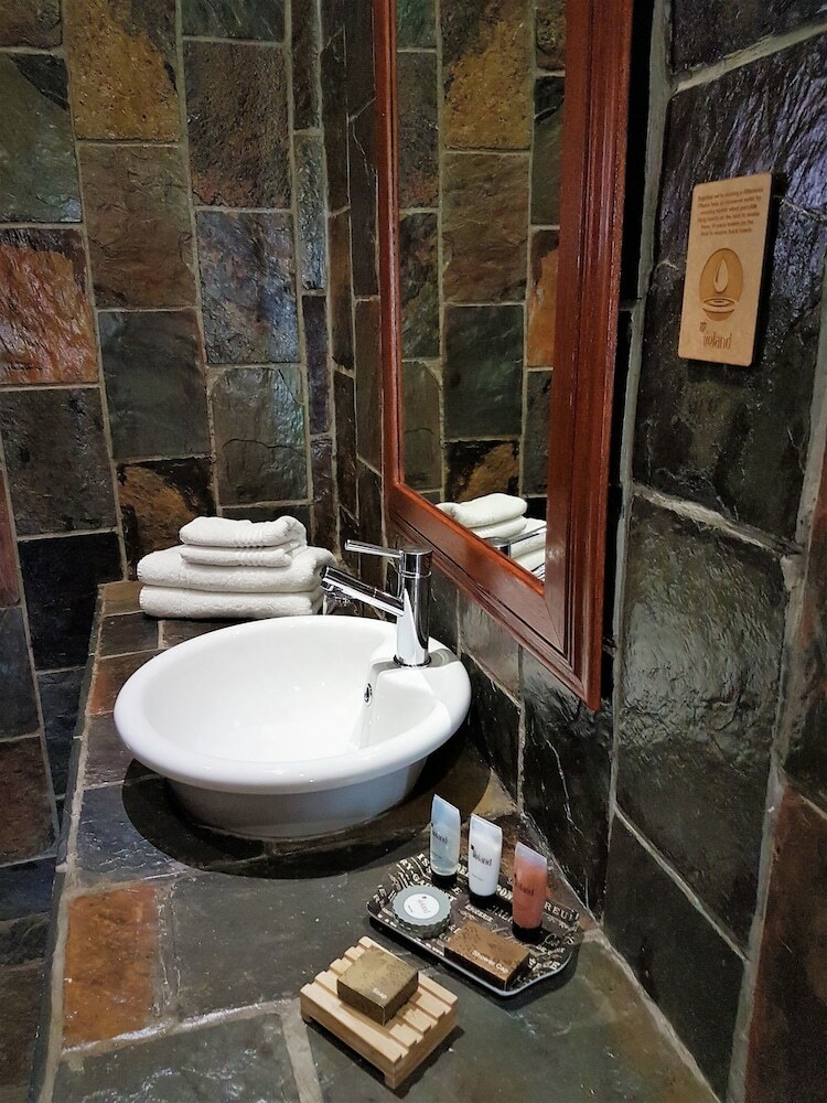 Hotel 61 On Ireland