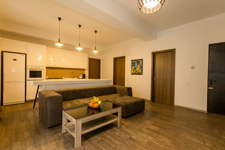 Falcon Apartments - Metekhi