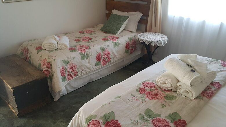 Hotel Artist's Retreat B & B/ Self Catering