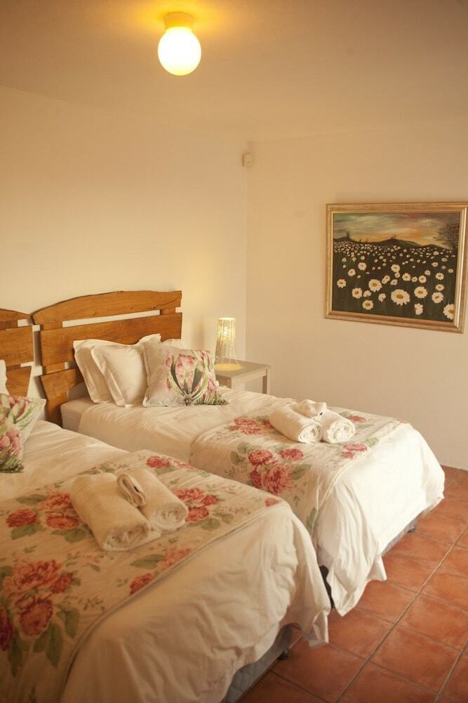 Hotel Artist's Retreat B & B/ Self Catering