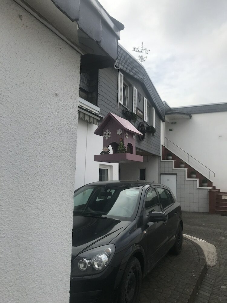 Saina Hotel