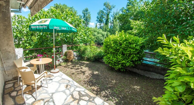 Cottage With Private River Beach