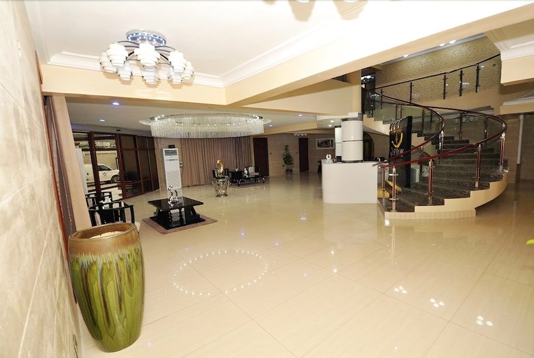 Soprom Hotel & Suites