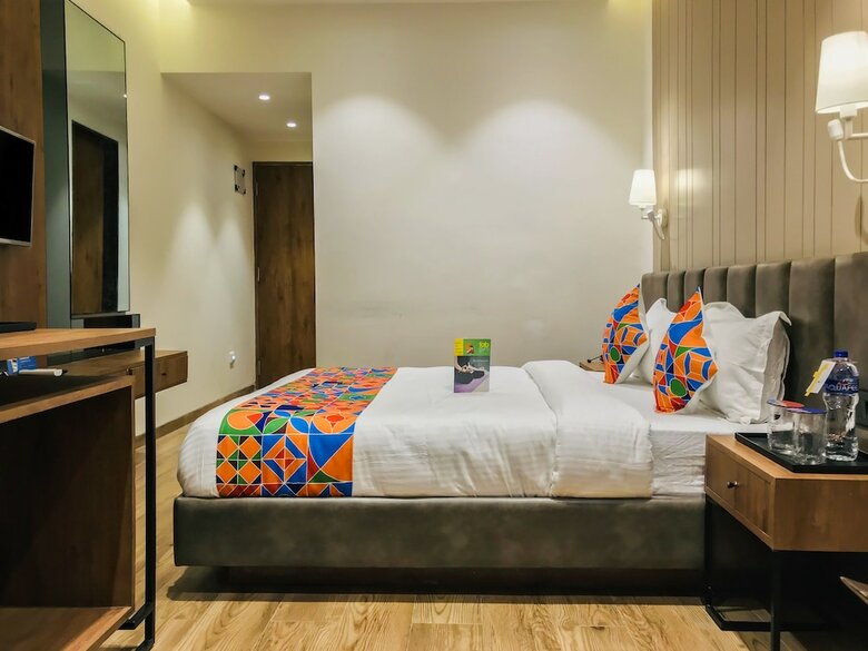 Fabhotel Pinnacle Grand