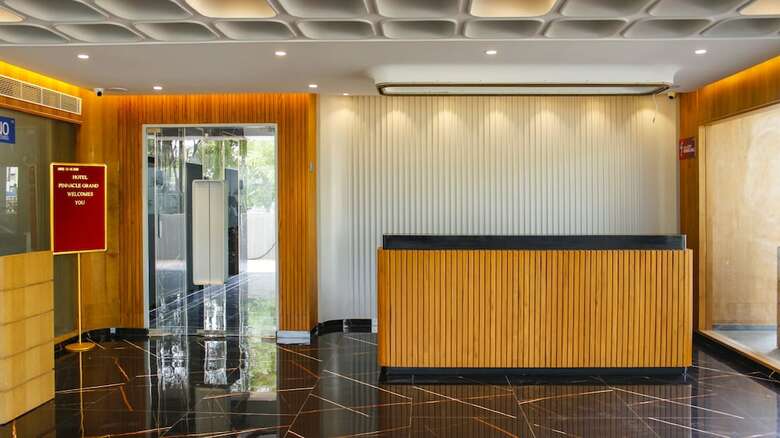 Fabhotel Pinnacle Grand