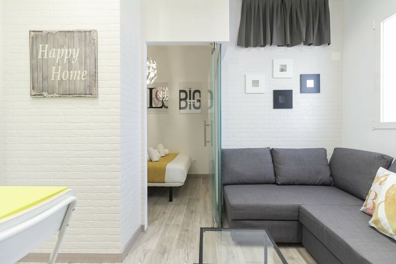 Dobo Homes Ronda de Valencia Apartment