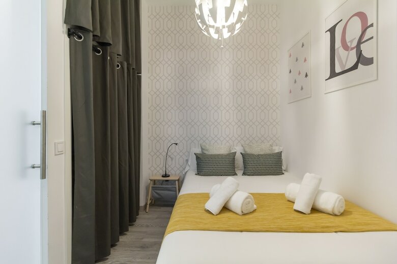 Dobo Homes Ronda de Valencia Apartment